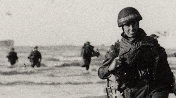 Foto von der Landung aliierter Soldaten in der Normandie. Foto von der Landung aliierter Soldaten in der Normandie.