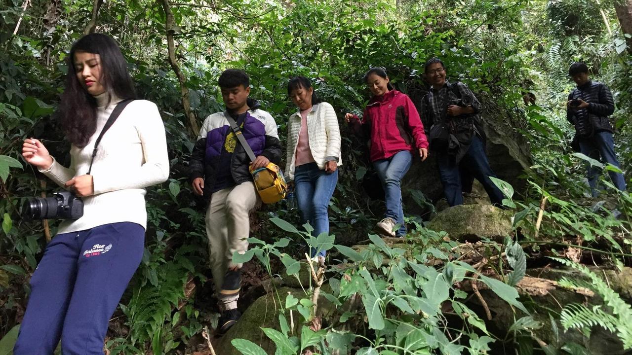 (161219) -- BAOSHAN, Dec. 19, 2017 -- Bird watchers walk at the Gaoligong Mountain National Nature Reserve in Baoshan City, southwest China s Yunnan Province, Dec. 12, 2017. Birds of 525 known species on the Gaoligong Mountain attract many bird watchers and tourists every year. ) (ry) CHINA-YUNNAN-GAOLIGONG MOUNTAIN-BIRDS (CN) LinxBifeng PUBLICATIONxNOTxINxCHN (161219) -- BAOSHAN, Dec. 19, 2017 -- Bird watchers walk at the Gaoligong Mountain National Nature Reserve in Baoshan City, southwest China s Yunnan Province, Dec. 12, 2017. Birds of 525 known species on the Gaoligong Mountain attract many bird watchers and tourists every year. ) (ry) CHINA-YUNNAN-GAOLIGONG MOUNTAIN-BIRDS (CN) LinxBifeng PUBLICATIONxNOTxINxCHN