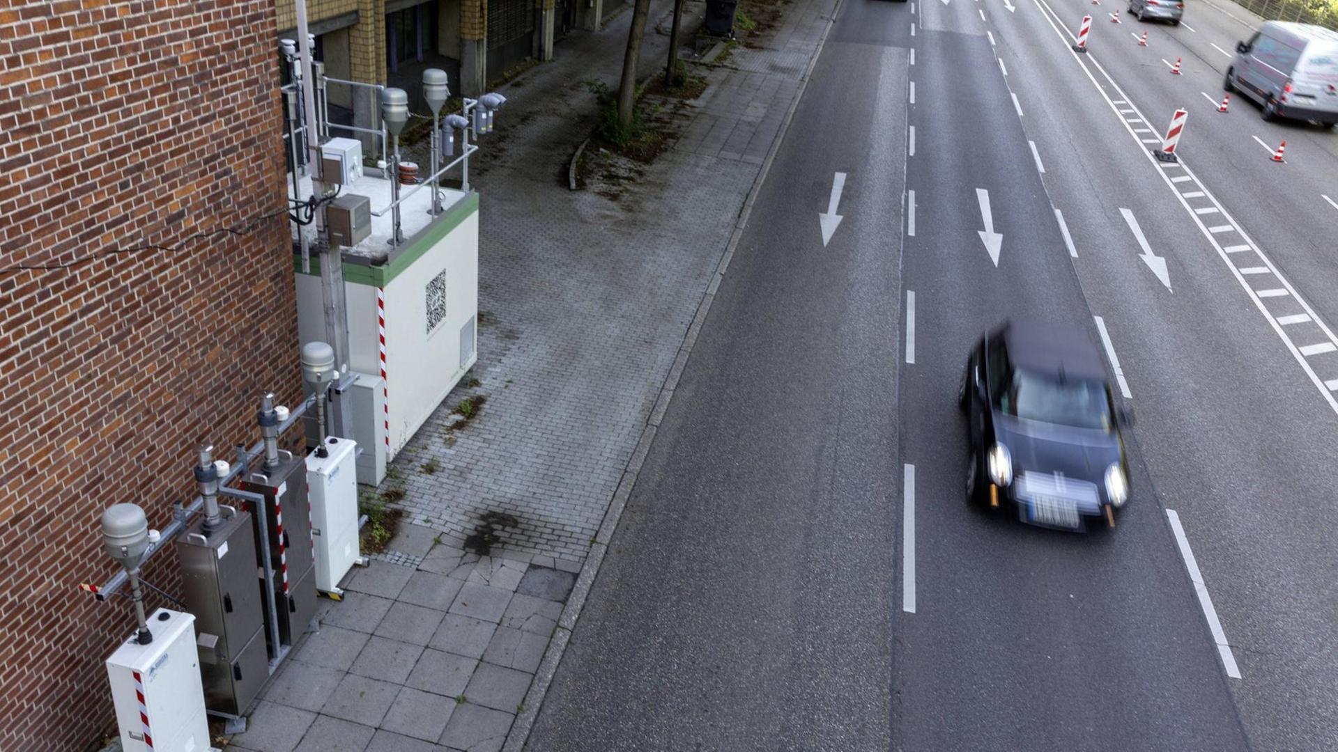 Eine der schmutzigsten Straßen Deutschlands: Das Neckartor in Stuttgart. Die Messstation meldet hier regelmäßig erhöhte Feinstaubwerte. Eine der schmutzigsten Straßen Deutschlands: Das Neckartor in Stuttgart. Die Messstation meldet hier regelmäßig erhöhte Feinstaubwerte.