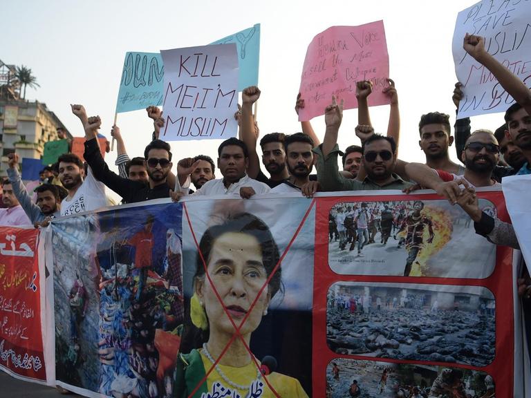 Demonstrationen in Pakistan gegen die Regierung in Myanmar.