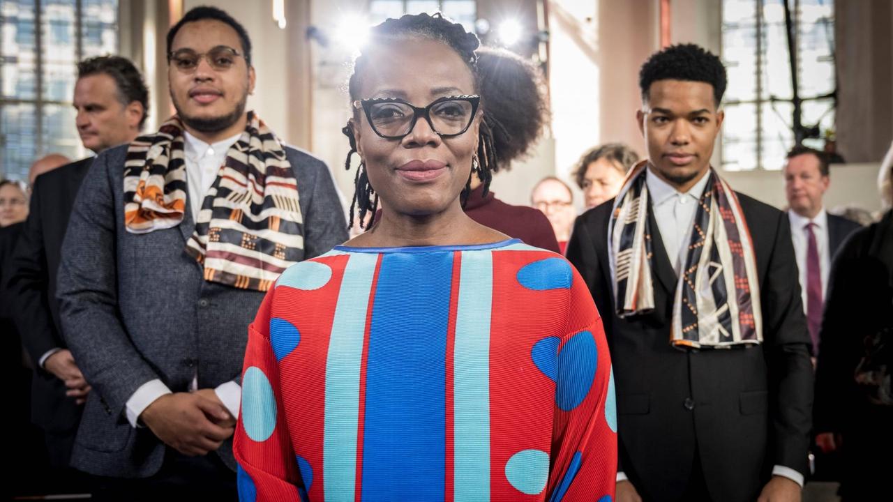 Zum Abschluss der Frankfurter Buchmesse erhielt die Autorin Tsitsi Dangarembga aus Simbabwe am 24.10.2021 in der Frankfurter Paulskirche den Friedenspreis des Deutschen Buchhandels. Zum Abschluss der Frankfurter Buchmesse erhielt die Autorin Tsitsi Dangarembga aus Simbabwe am 24.10.2021 in der Frankfurter Paulskirche den Friedenspreis des Deutschen Buchhandels.