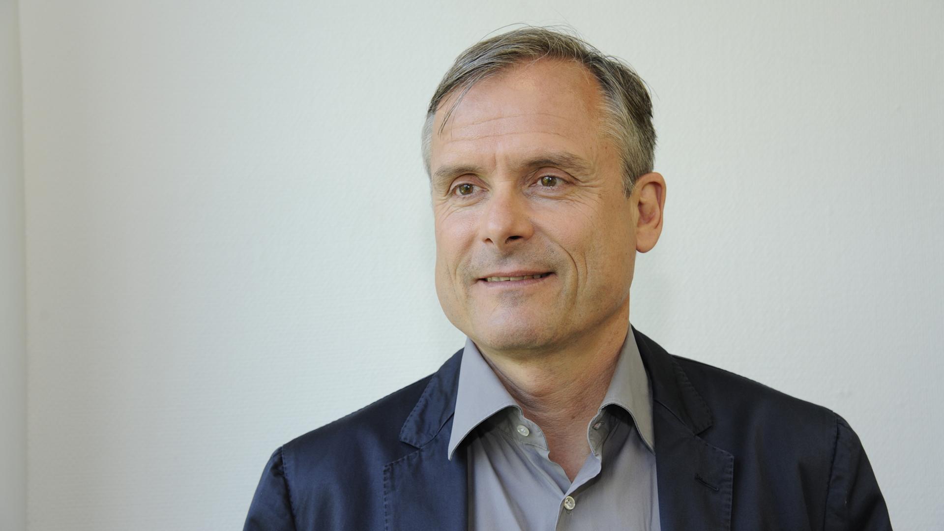 Der Autor und Kolumnist Axel Hacke, aufgenommen am 01.06.2014 in Köln.