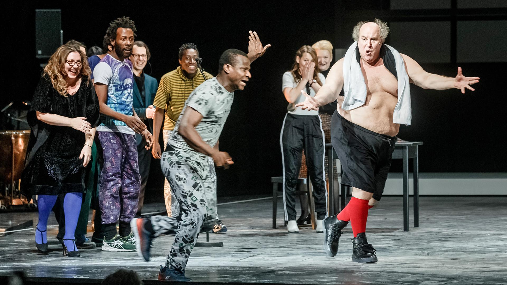 Die Schauspieler Bettina Stucky, Ibrahima Sanogo, Michael Leuschner, Patrick Joseph, Gotta Depri, Josefine Israel, Rosemary Hardy und Josef Ostendorf in dem Theaterstück "Schiff der Träume" unter der Regie von Karin Beier Die Schauspieler Bettina Stucky, Ibrahima Sanogo, Michael Leuschner, Patrick Joseph, Gotta Depri, Josefine Israel, Rosemary Hardy und Josef Ostendorf in dem Theaterstück "Schiff der Träume" unter der Regie von Karin Beier