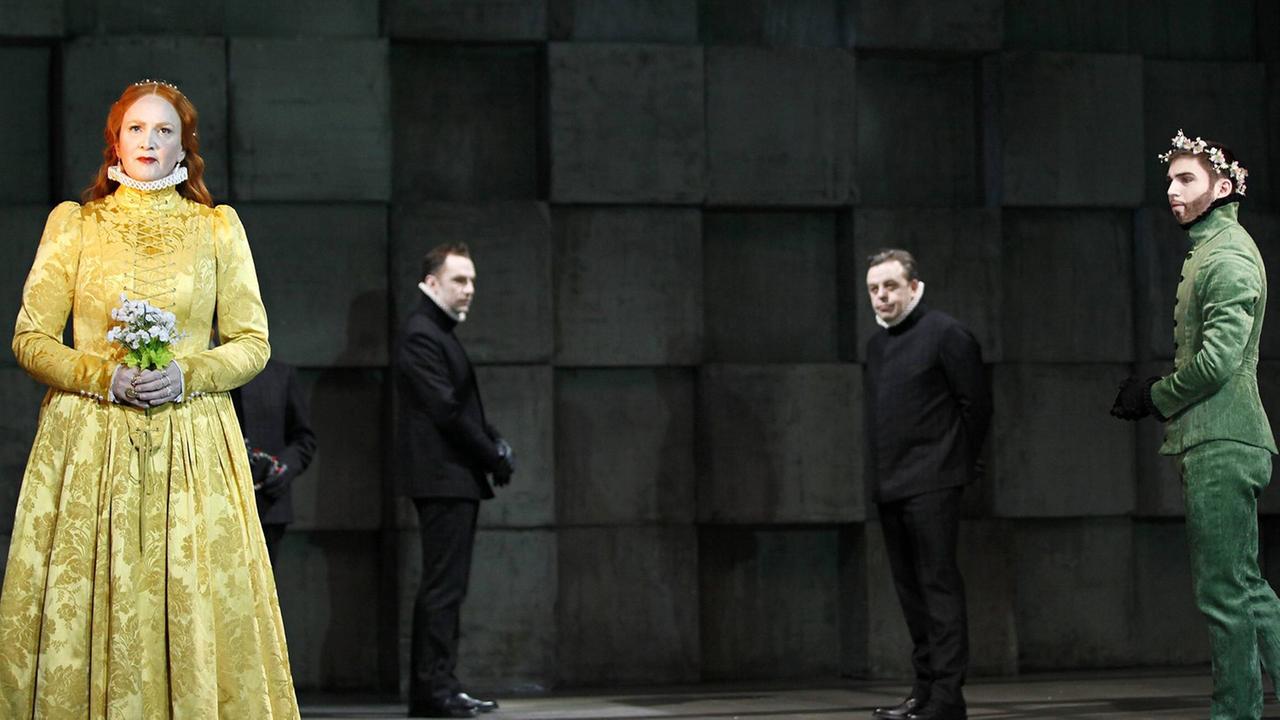 "Maria Stuart" von Friedrich Schiller hatte in der Regie von Andreas Kriegenburg am 31.01.2015 Premiere an den Münchner Kammerspielen. "Maria Stuart" von Friedrich Schiller hatte in der Regie von Andreas Kriegenburg am 31.01.2015 Premiere an den Münchner Kammerspielen.