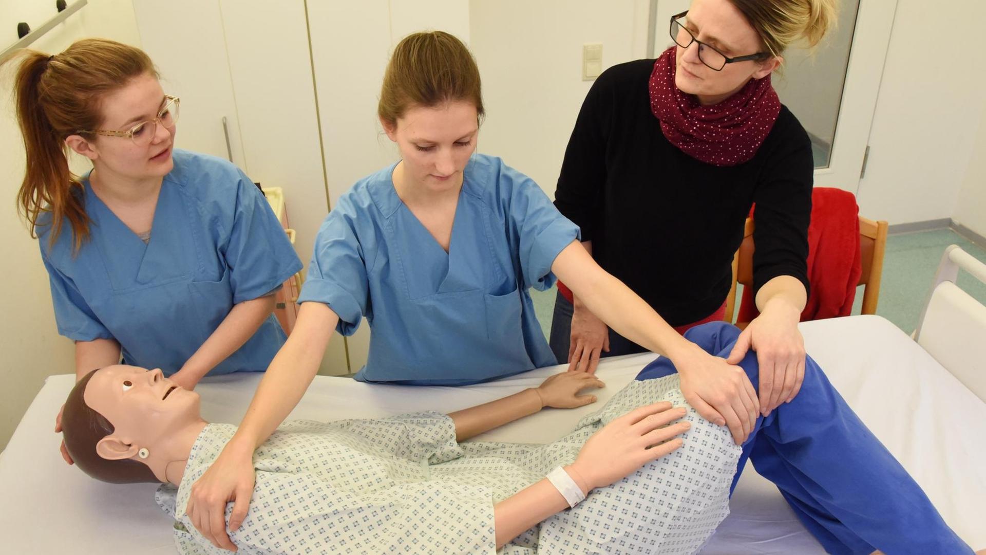 Pflegeausbildung an der Puppe in Sachsen-Anhalt Pflegeausbildung an der Puppe in Sachsen-Anhalt
