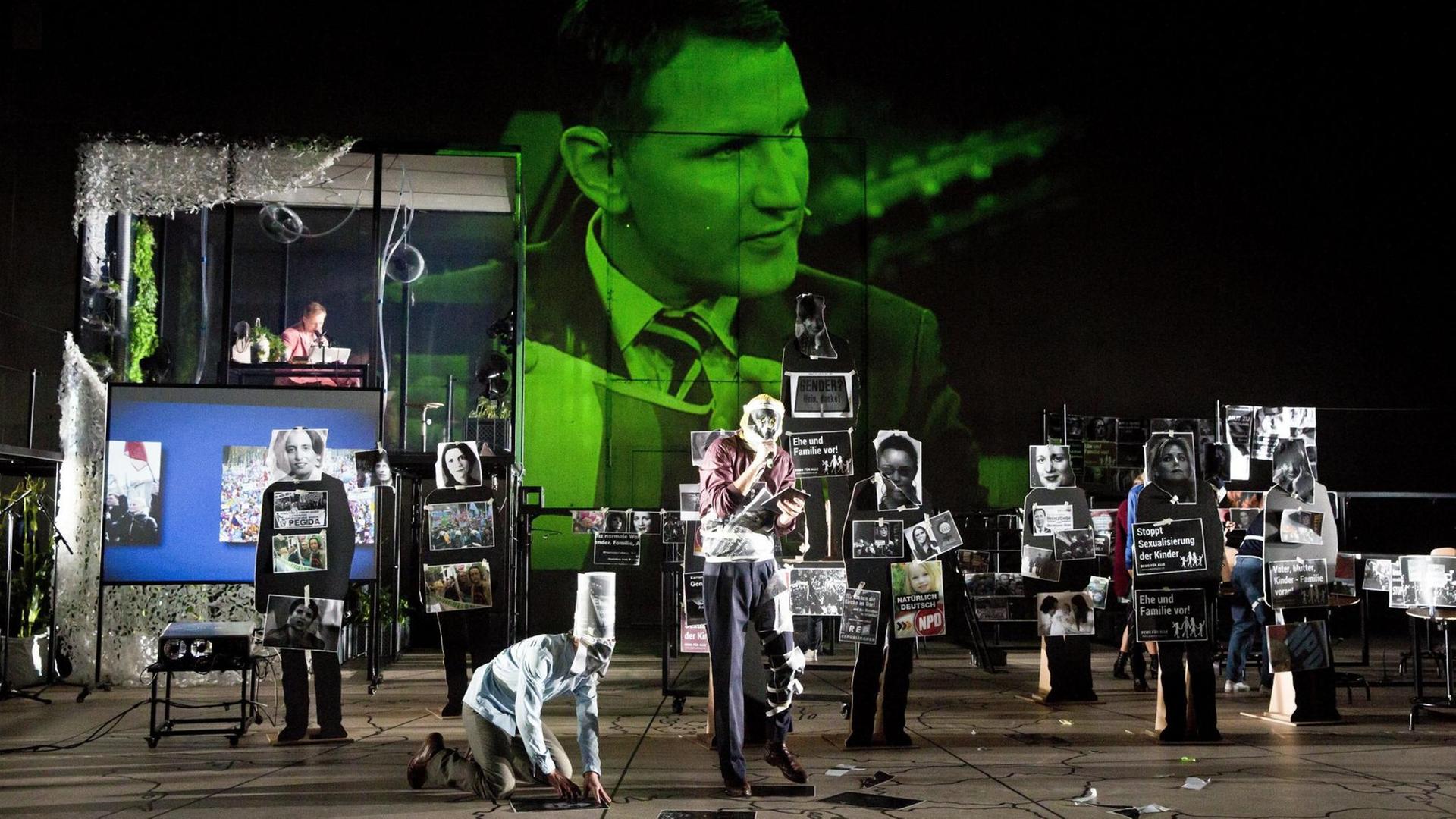 Eine Szene aus "Fear", einem Theaterstück von Falk Richter, das sich 2015 kritisch mit der AfD auseinandersetzte. Eine Szene aus "Fear", einem Theaterstück von Falk Richter, das sich 2015 kritisch mit der AfD auseinandersetzte.