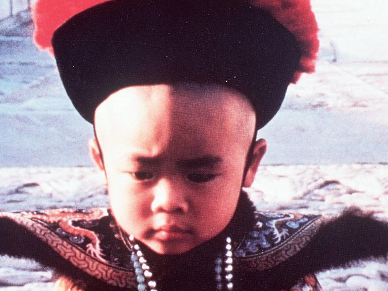 Foto zum Film "Der letzte Kaiser" von Bernardo Bertolucci aus dem Jahr 1987: Der dreijährige Pu Yi wird 1908 der letzte Kaiser auf dem Drachenthron.