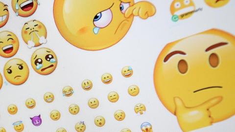 Emoji, Emojis auf einem PC Monitor Feature Facebook, am 26.07.2017 in Siegen/Deutschland. Emoji emojis on a PC Monitor Feature Facebook at 26 07 2017 in Siegen Germany