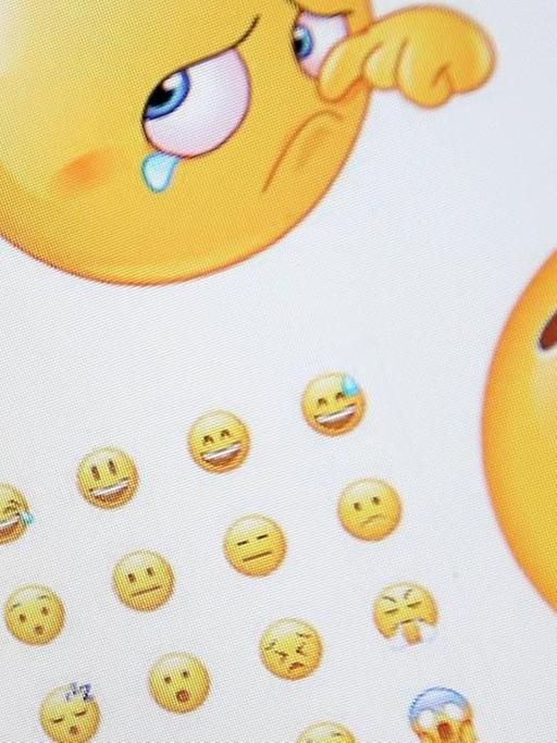 Emoji, Emojis auf einem PC Monitor Feature Facebook, am 26.07.2017 in Siegen/Deutschland. Emoji emojis on a PC Monitor Feature Facebook at 26 07 2017 in Siegen Germany