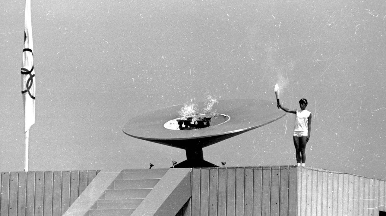 Die Olympische Flamme 1968 in Mexiko City. Die Olympische Flamme 1968 in Mexiko City.