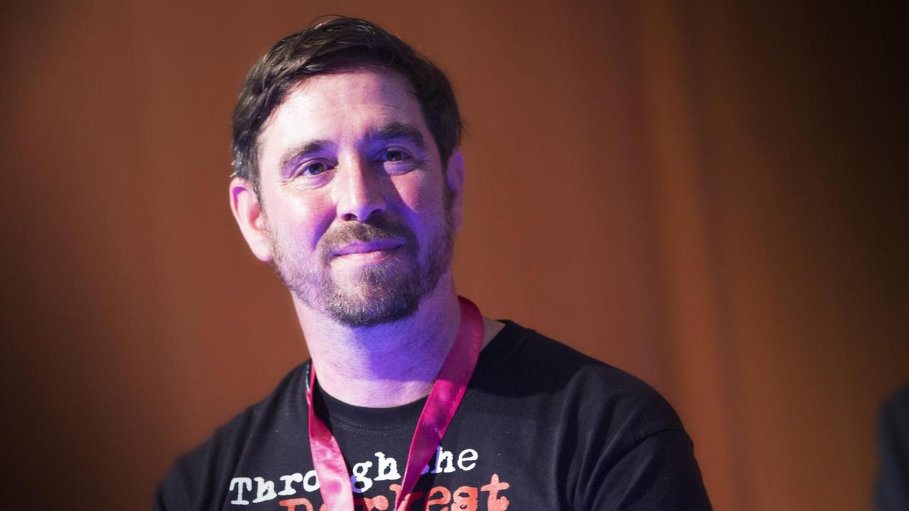 Jörg Friedrich auf der Gamescom in Köln, 2018. Er trägt ein T-Shirt zu seinem Spiel "Through the Darkest of Times". Jörg Friedrich auf der Gamescom in Köln, 2018. Er trägt ein T-Shirt zu seinem Spiel "Through the Darkest of Times".
