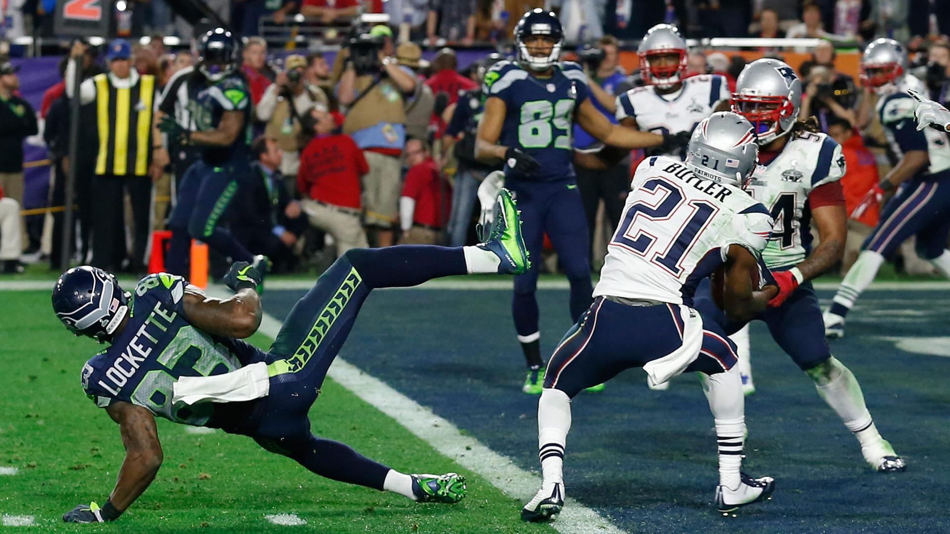 Eine Spiel-Szene im Super Bowl, dem Finale des "American Football" Eine Spiel-Szene im Super Bowl, dem Finale des "American Football"