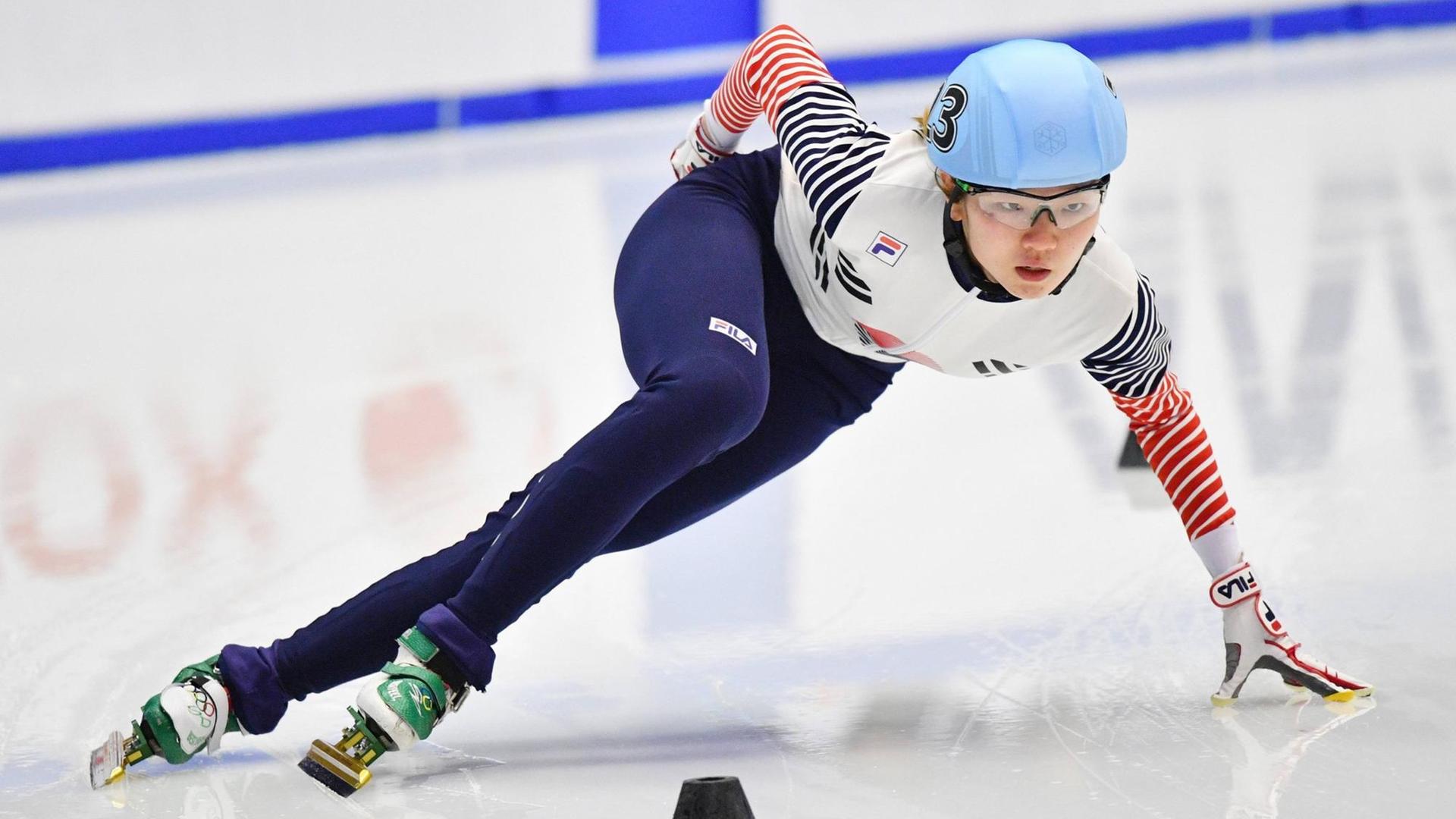 Die südkoreanische Shorttrack-Olympiasiegerin Shim Suk-Hee wirft ihrem Trainer sexuelle Übergriffe vor. Die südkoreanische Shorttrack-Olympiasiegerin Shim Suk-Hee wirft ihrem Trainer sexuelle Übergriffe vor.