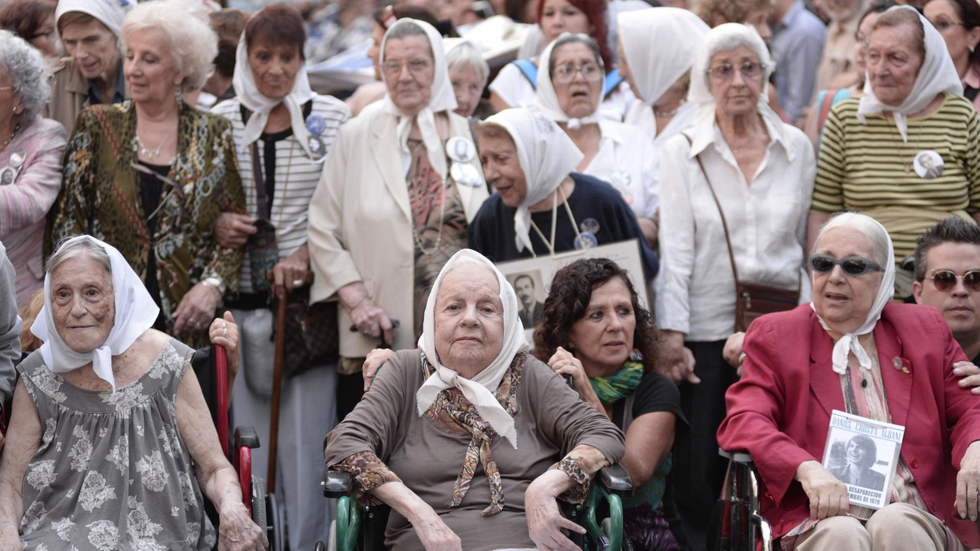 Die Großmütter der Plaza de Mayo Die Großmütter der Plaza de Mayo
