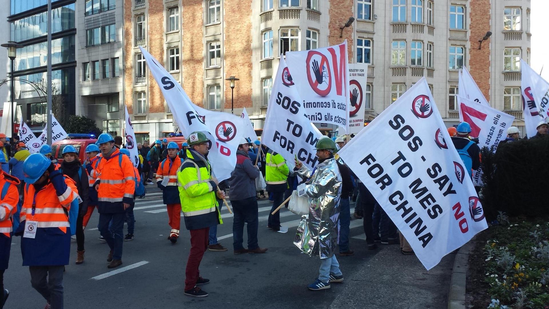 Arbeiter protestieren in Brüssel gegen Billigimporte aus China Arbeiter protestieren in Brüssel gegen Billigimporte aus China