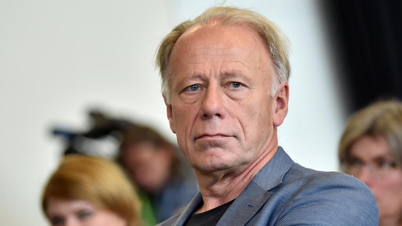 Bundestagsabgeordneter von Bündnis 90/Die Grünen, Jürgen Trittin, nimmt am 30.09.2017 in Berlin am Länderrat (Kleiner Parteitag) teil. Im Mittelpunkt des Länderrates steht das Ergebnis der Bundestagswahl. Bundestagsabgeordneter von Bündnis 90/Die Grünen, Jürgen Trittin, nimmt am 30.09.2017 in Berlin am Länderrat (Kleiner Parteitag) teil. Im Mittelpunkt des Länderrates steht das Ergebnis der Bundestagswahl.