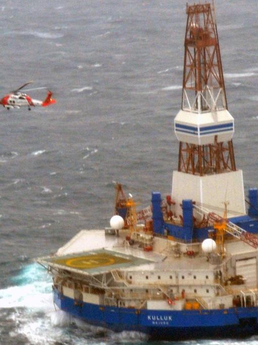 2013 lief vor Alaska die Bohrinsel "Kulluk" des Ölkonzerns Shell auf Grund.
