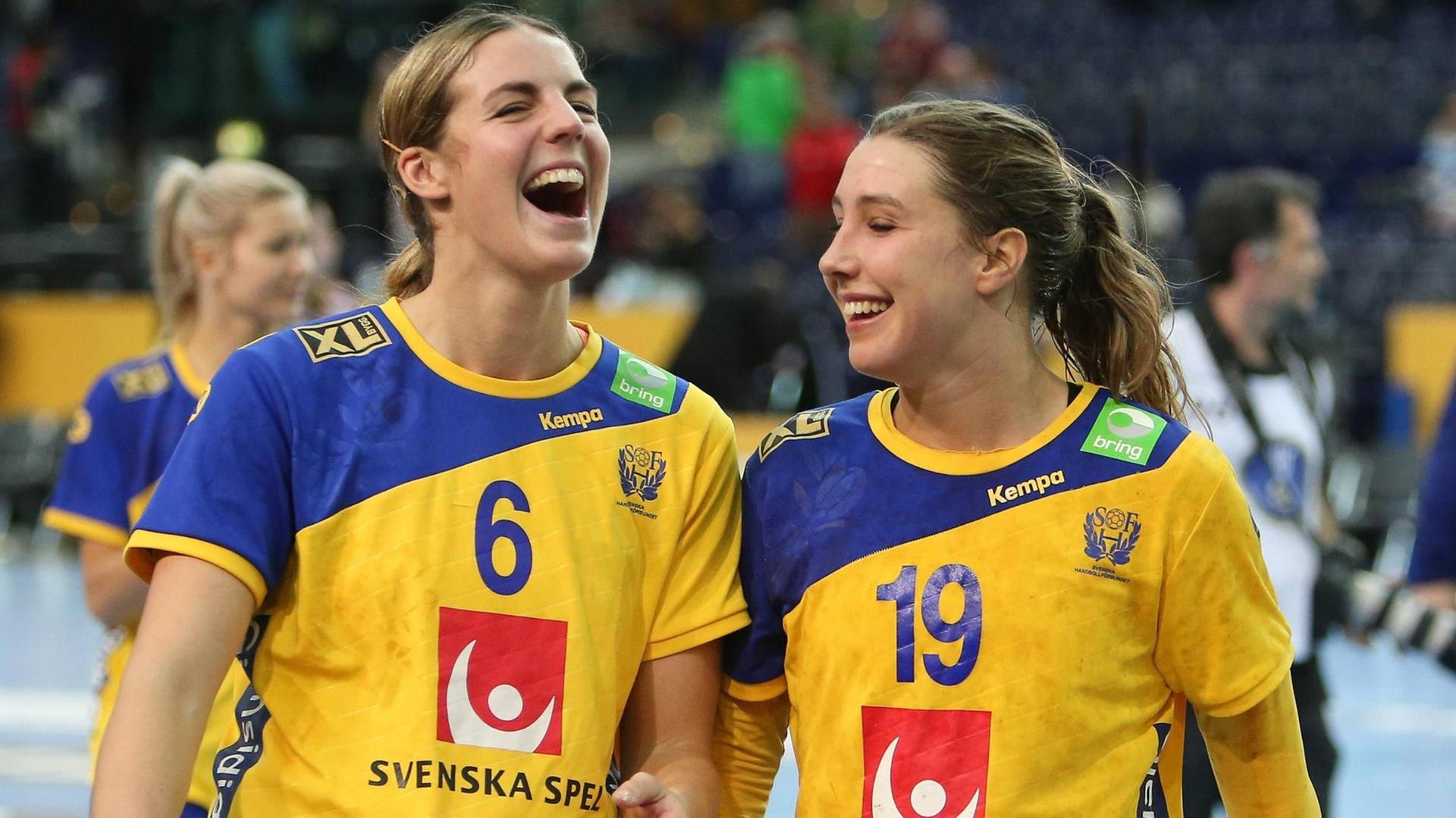 Schwedens Handball-Frauen bei der Weltmeisterschaft 2017 in Leipzig.