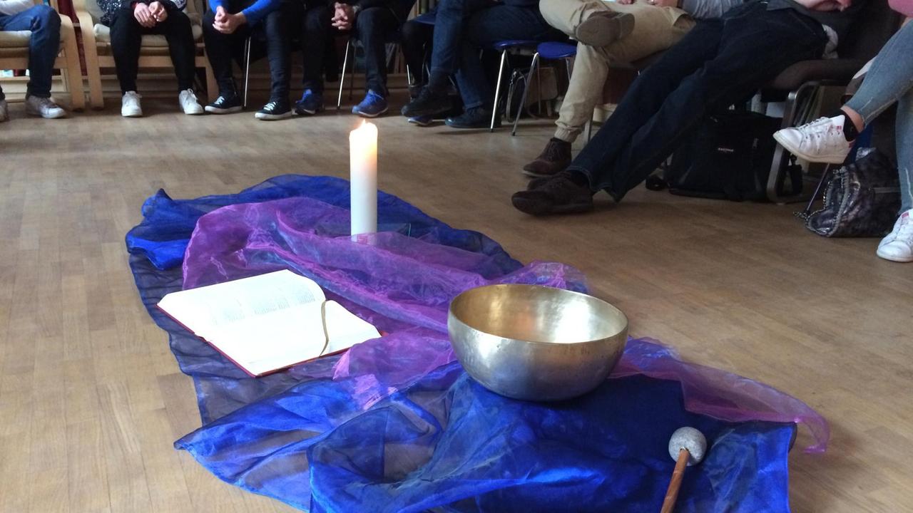 Szene aus einem Glaubenskurs für Katholiken in München. Szene aus einem Glaubenskurs für Katholiken in München.