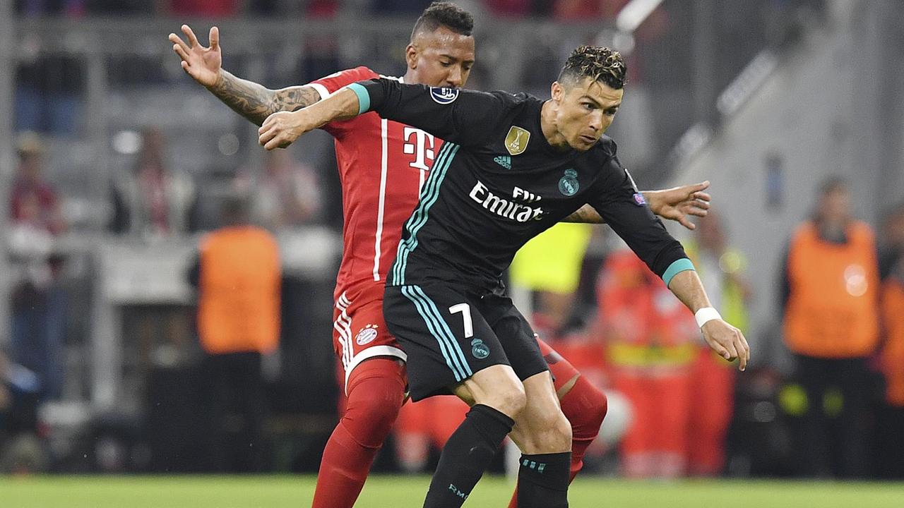 Champions League - Halbfinal-Hinspiel zwischen Bayern München und Real Madrid: Bayerns Jerome Boateng im Zweikampf mit Madrids Cristiano Ronaldo
Champions League - Halbfinal-Hinspiel zwischen Bayern München und Real Madrid: Bayerns Jerome Boateng im Zweikampf mit Madrids Cristiano Ronaldo
