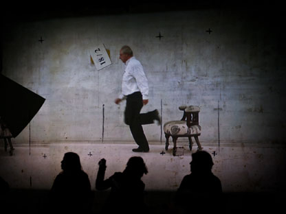 Die spektakuläre Video-Installation "The refusal of time" des aus Südafrika stammenden Künstlers William Kentridge auf der Documenta 13.