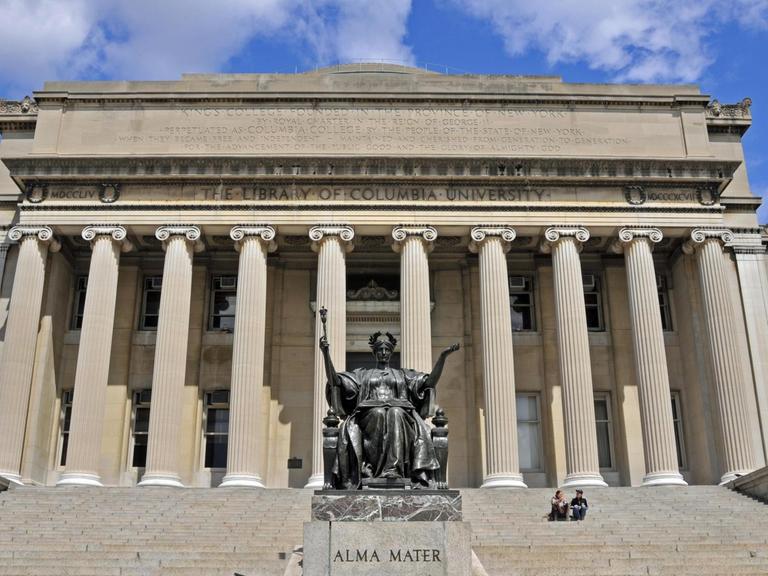 Alma Mater-Statue vor der Bücherei der Columbia University, New York City
