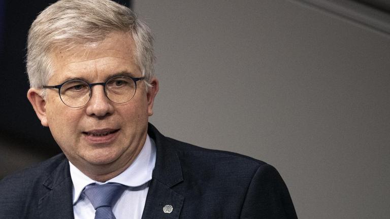 Der FDP-Politiker und Mediziner Andrew Ullmann spricht im Bundestag Der FDP-Politiker und Mediziner Andrew Ullmann spricht im Bundestag
