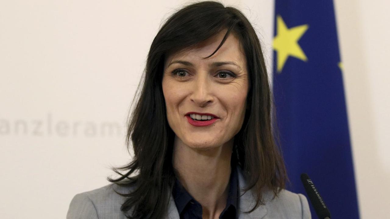 Die frühere EU-Digitalkommissarin Mariya Gabriel war von der GERB-Partei als Ministerpräsidentin vorgeschlagen worden. Nun soll sie zunächst stellvertretende Regierungschefin werden. Die frühere EU-Digitalkommissarin Mariya Gabriel war von der GERB-Partei als Ministerpräsidentin vorgeschlagen worden. Nun soll sie zunächst stellvertretende Regierungschefin werden.