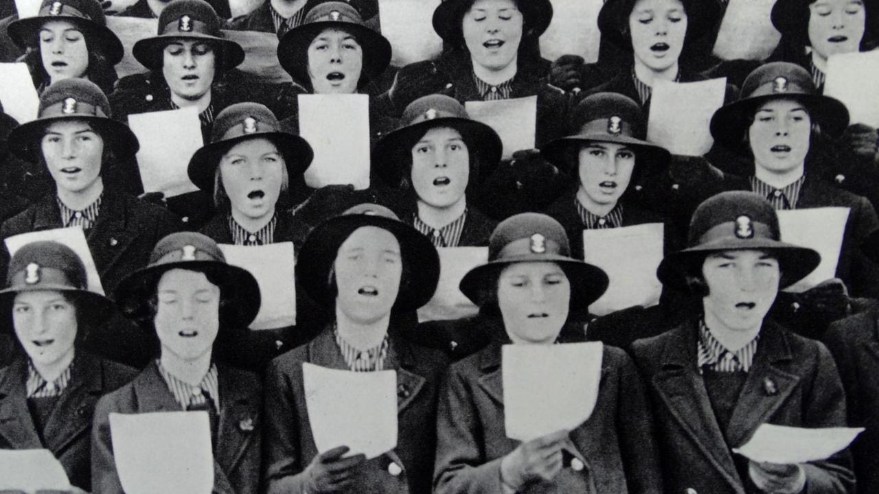 Ein niederländischer Frauenchor im Jahr 1940 Ein niederländischer Frauenchor im Jahr 1940