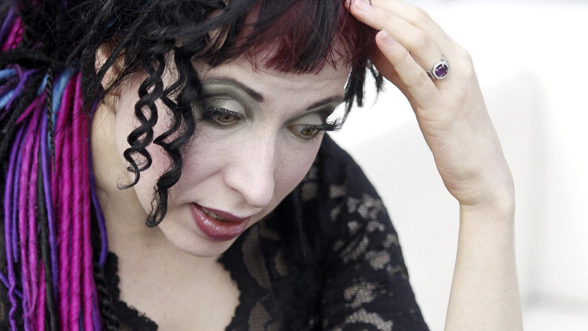 Die Autorin Sofi Oksanen, Tochter eines Finnen und einer Estin, während eines Interviews mit der spanischen Nachrichtenagentur EFE am 02. Oktober 2013. Die Autorin Sofi Oksanen, Tochter eines Finnen und einer Estin, während eines Interviews mit der spanischen Nachrichtenagentur EFE am 02. Oktober 2013.