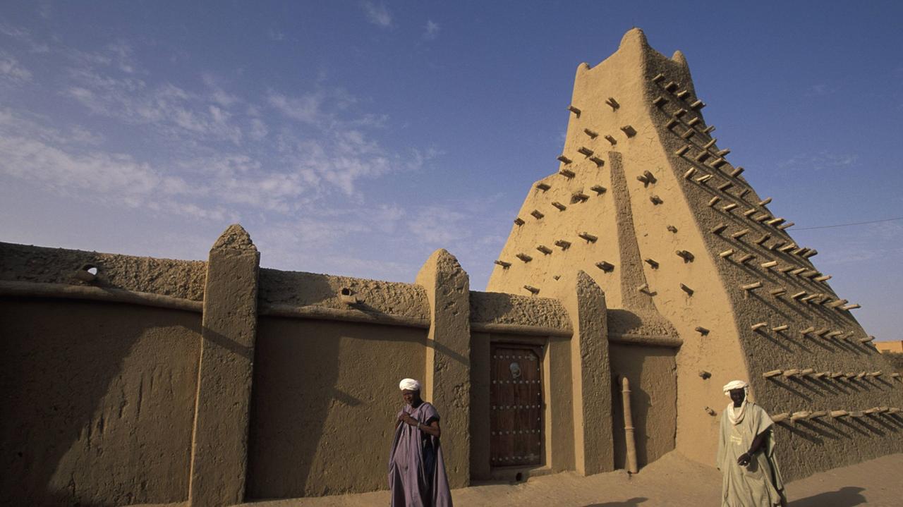 Die Sankore-Moschee aus dem 15. Jahrhundert war der Grundstein für die Universität von Sankore, Mali, Timbuktu.