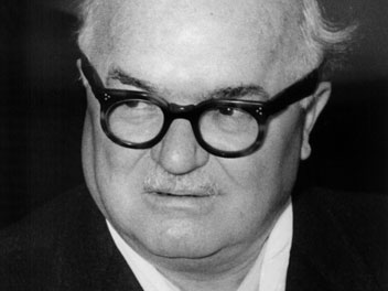 Undatiertes Porträt von Johannes Hoffmann (1890-1967), erster Ministerpräsident des Saarlandes Undatiertes Porträt von Johannes Hoffmann (1890-1967), erster Ministerpräsident des Saarlandes