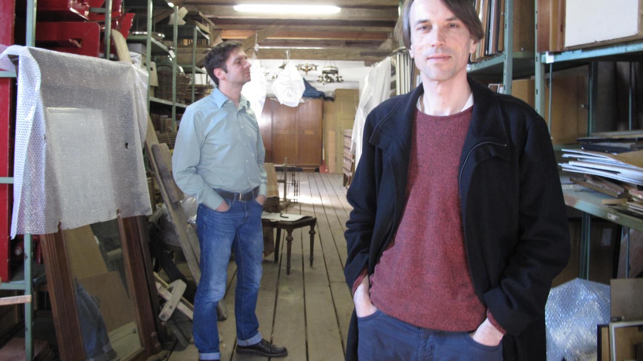 Philip Kardel, Museumsmitarbeiter in Lübben, und der Provenienzforscher Mathias Deinert Philip Kardel, Museumsmitarbeiter in Lübben, und der Provenienzforscher Mathias Deinert