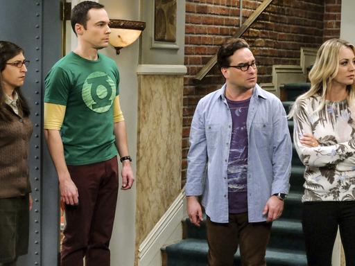 Mayim Bialik, Jim Parsons, Johnny Galecki und Kaley Cuoco (v.l.) in einer Szene der Sitcom "The Big Bang Theory".