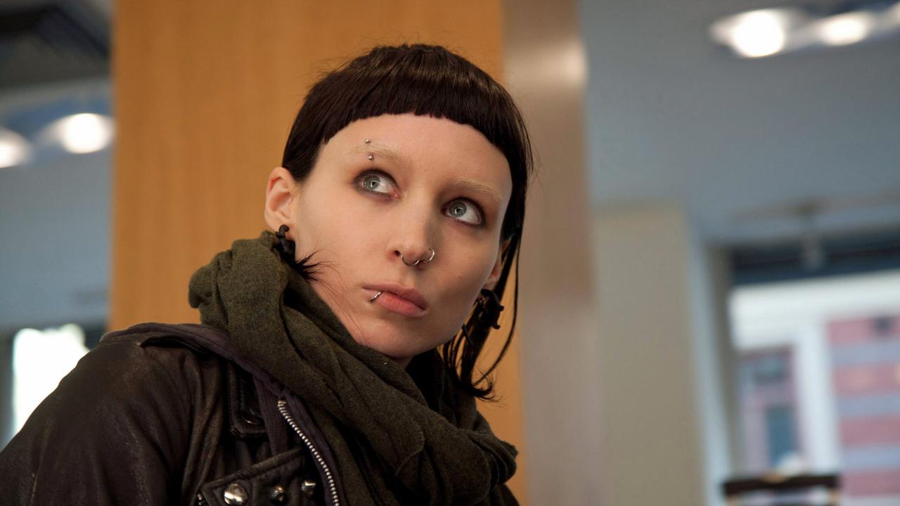 Die Schauspielerin Patricia Rooney Mara als Lisbeth Salander im Film "Verblendung" nach dem gleichnamigen Roman von Stieg Larsson Die Schauspielerin Patricia Rooney Mara als Lisbeth Salander im Film "Verblendung" nach dem gleichnamigen Roman von Stieg Larsson