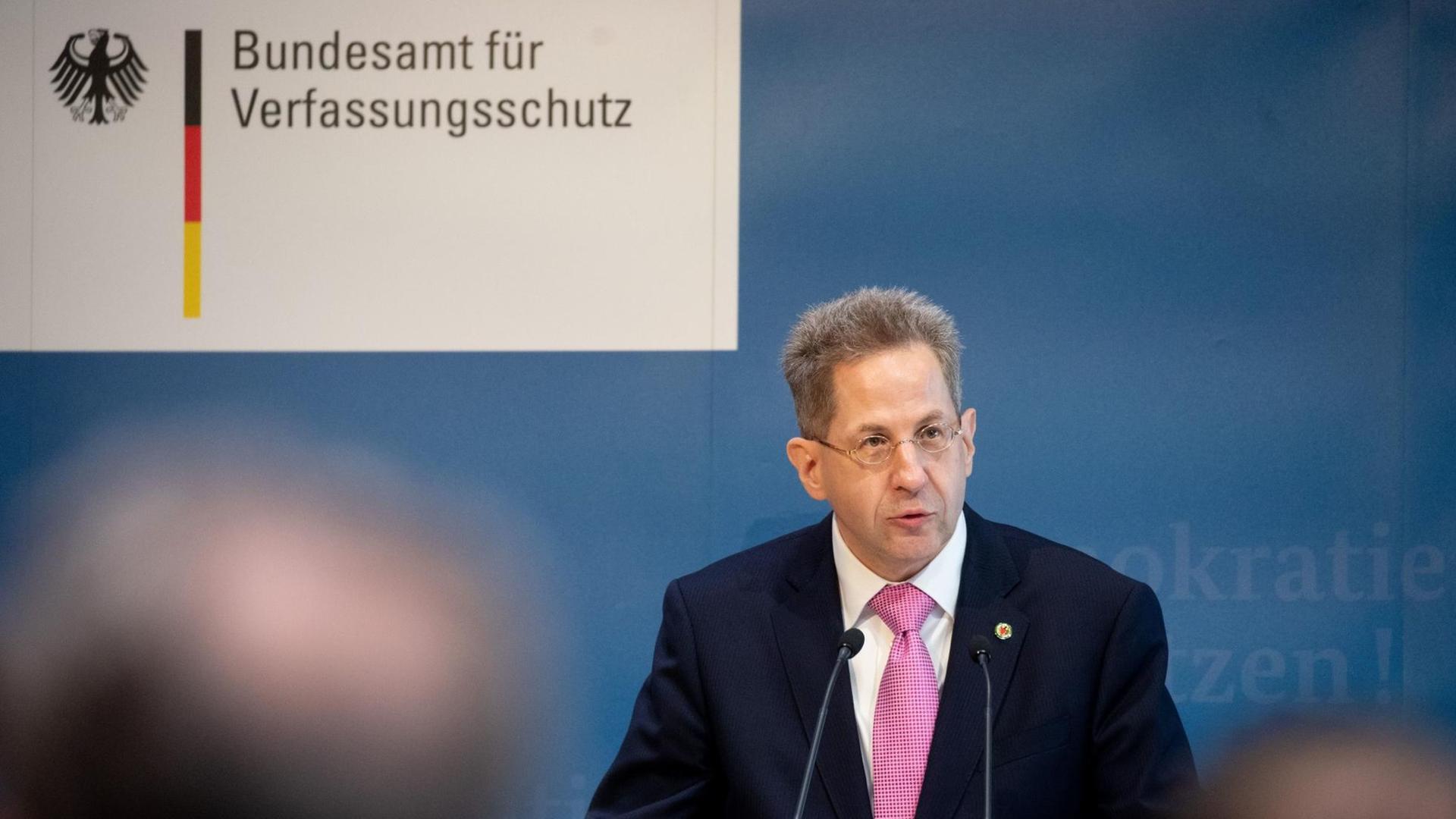 Hans-Georg Maaßen, Präsident des Bundesamtes für Verfassungsschutz (BfV), spricht auf einem Symposium. Hans-Georg Maaßen, Präsident des Bundesamtes für Verfassungsschutz (BfV), spricht auf einem Symposium.