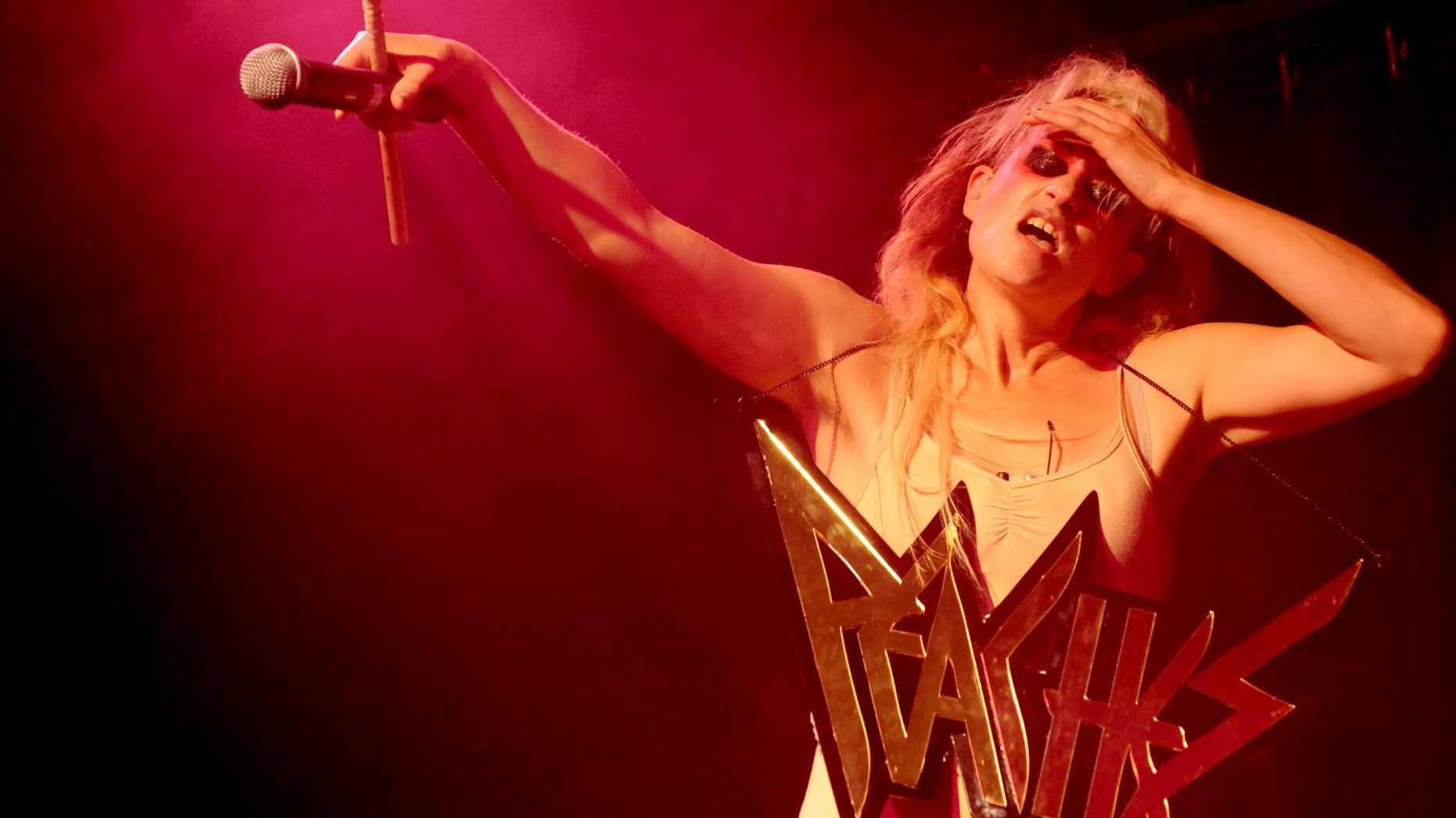 Peaches Ein Gesamtkunstwerk auf Tour deutschlandfunkkultur.de