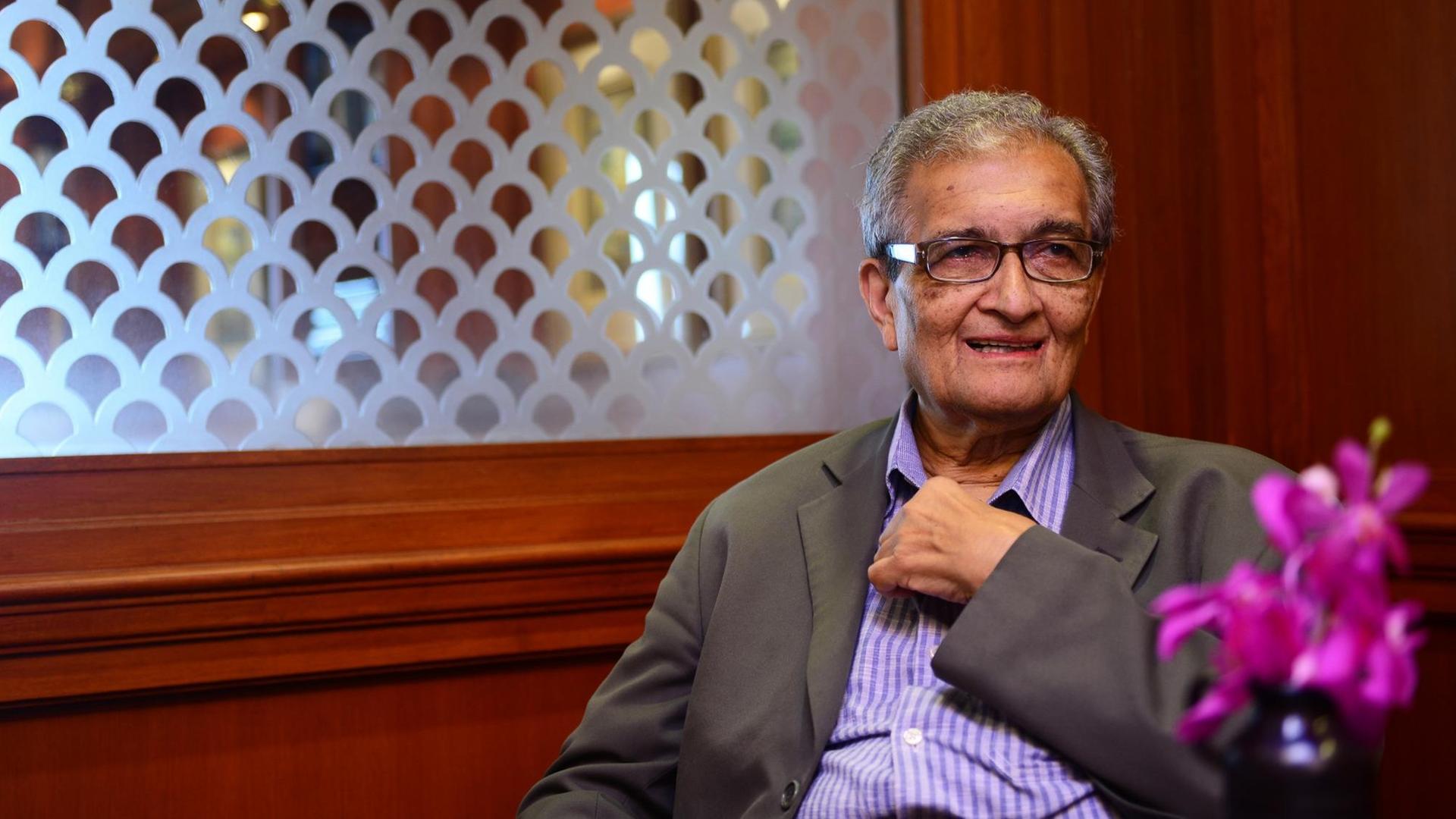Portrait des Wirtschaftswissenschaftlers und Philosophen Amartya Sen Portrait des Wirtschaftswissenschaftlers und Philosophen Amartya Sen