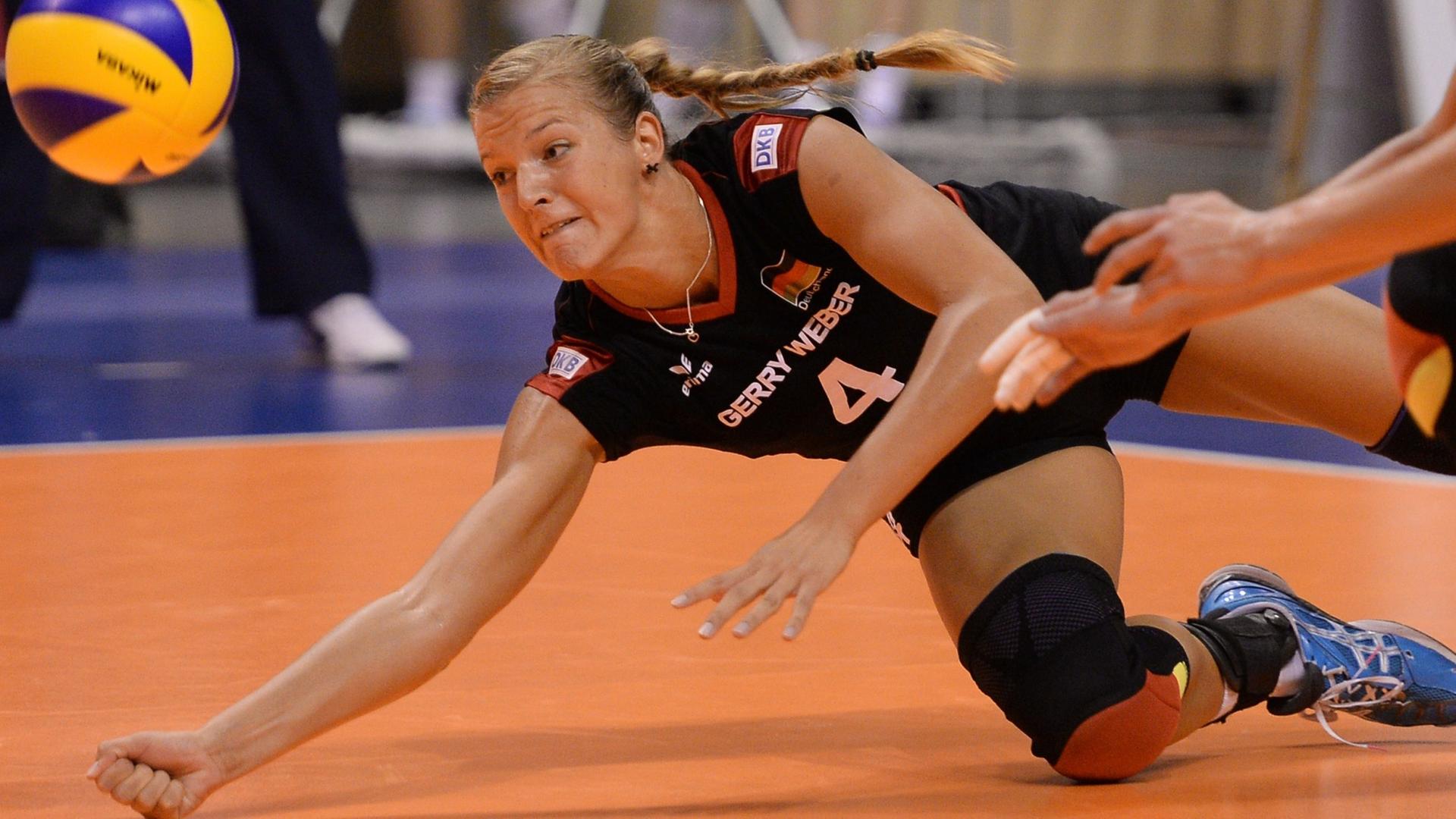 Knappe Entscheidung bei einem Volleyballspiel Knappe Entscheidung bei einem Volleyballspiel