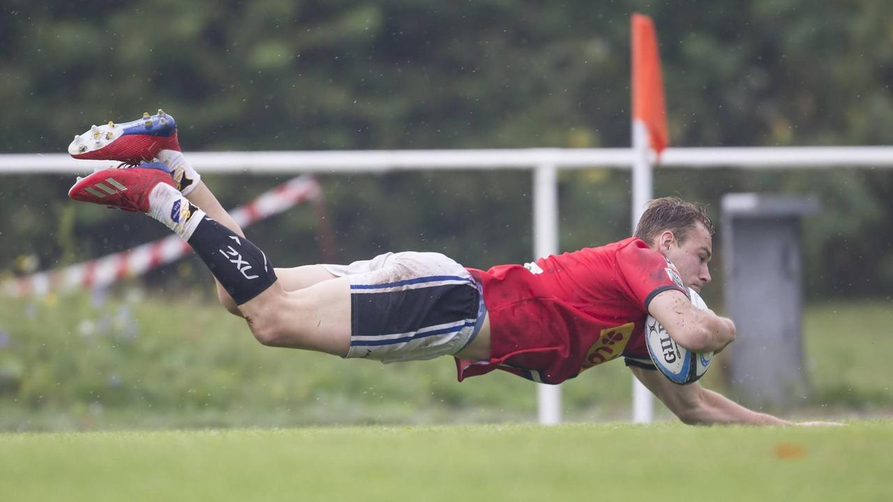 Spielszene beim Halbfinale der Deutschen Meisterschaften 2019 im Siebener-Rugby zwischen Germania List und dem Heidelberger RK. Henrik Meyer mit einem Versuch. Spielszene beim Halbfinale der Deutschen Meisterschaften 2019 im Siebener-Rugby zwischen Germania List und dem Heidelberger RK. Henrik Meyer mit einem Versuch.