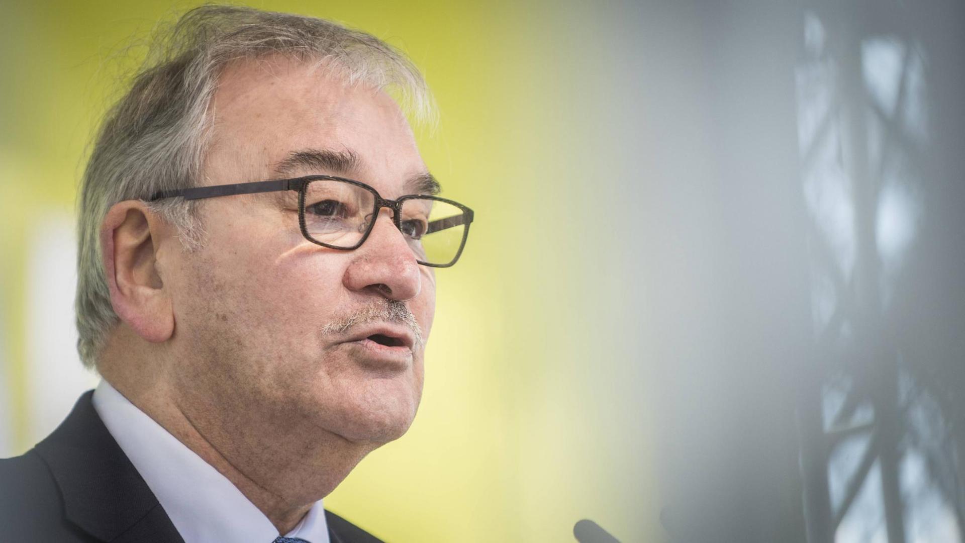 Zoni Weisz, niederländischer Sinto und Überlebender der nationalsozialistischen Verbrechen Zoni Weisz, niederländischer Sinto und Überlebender der nationalsozialistischen Verbrechen