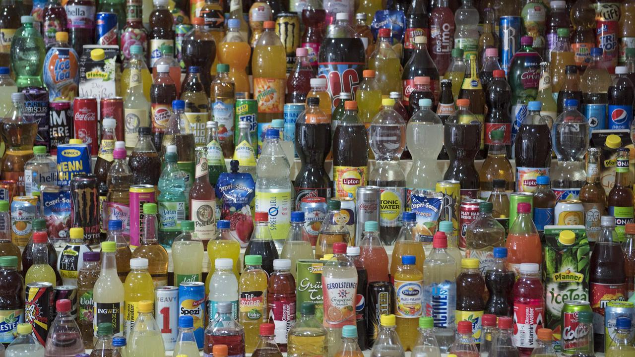 Softdrinks in Flaschen, Dosen, Tetra-Paks. Softdrinks in Flaschen, Dosen, Tetra-Paks.