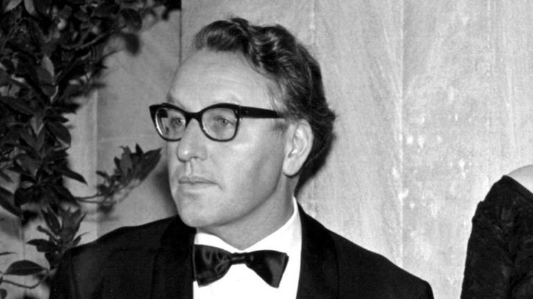 Der Opernregisseur und Leiter der Bayreuther Festspiele, Wieland Wagner, zusammen mit seiner Ehefrau Gertrud am 1.8.1960. Der Opernregisseur und Leiter der Bayreuther Festspiele, Wieland Wagner, zusammen mit seiner Ehefrau Gertrud am 1.8.1960.
