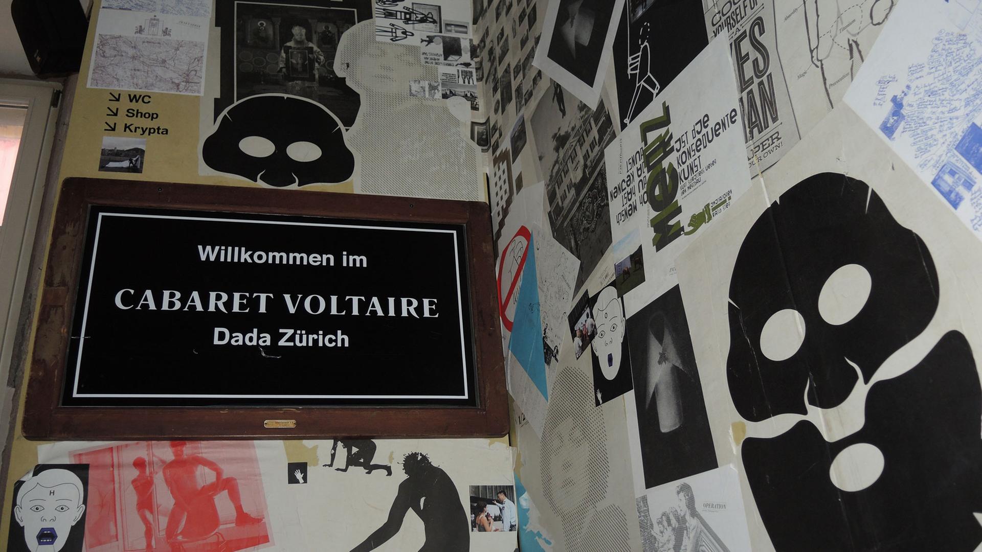 Ein Treppenflur im Cabaret Voltaire in Zürich. Ein Treppenflur im Cabaret Voltaire in Zürich.