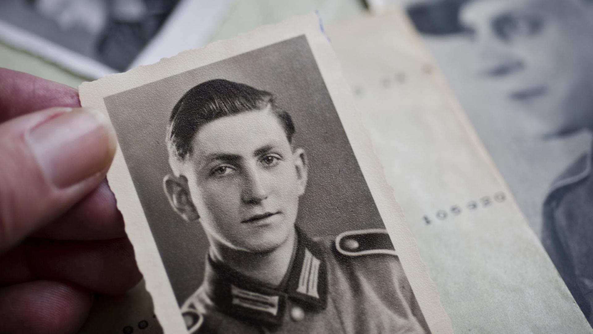 Porträtfoto eines jungen Mannes Porträtfoto eines jungen Mannes