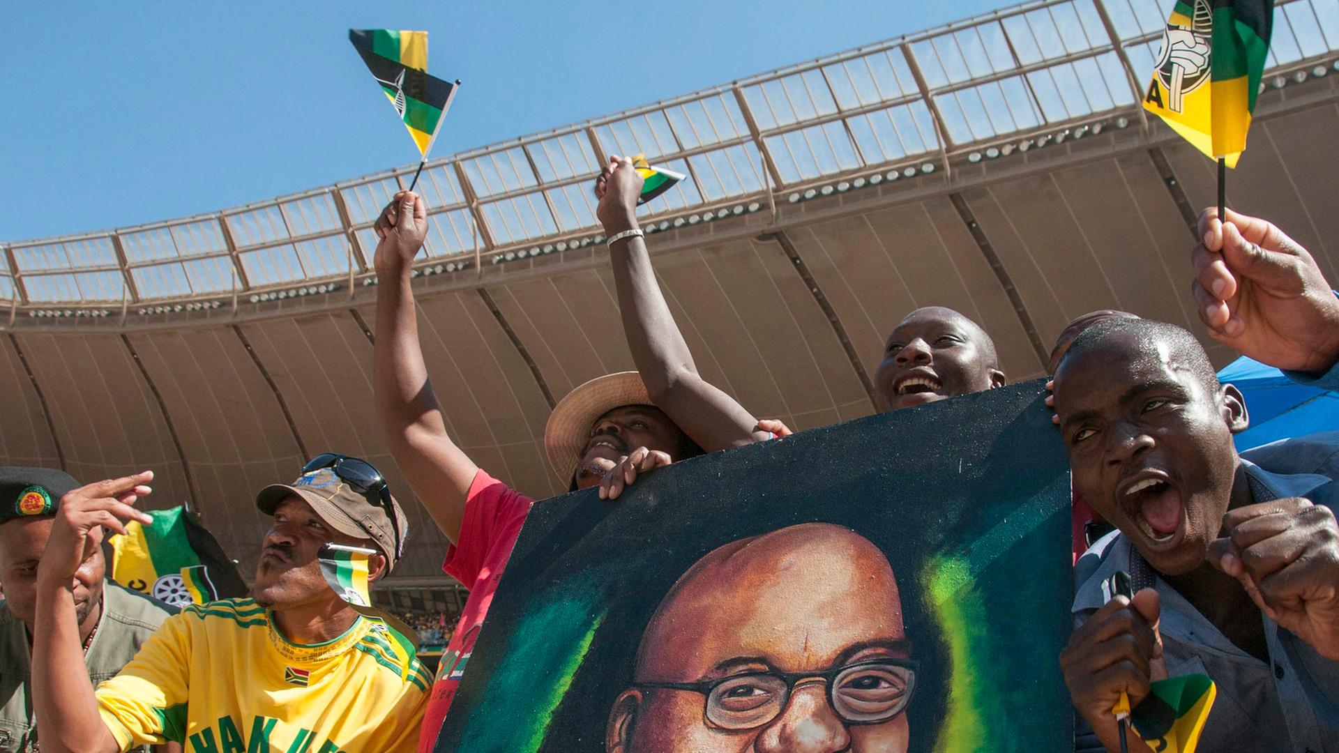 Anhänger von Südafrikas amtierenden Präsidenten Jacob Zuma Anhänger von Südafrikas amtierenden Präsidenten Jacob Zuma