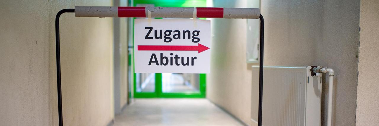 Im Jahr 2020 wurden die schriftlichen Abiturklausuren am Bünder Gymnasium am Markt in der Sporthalle mit den vorgeschriebenen Hygienerichtlinien geschrieben. 