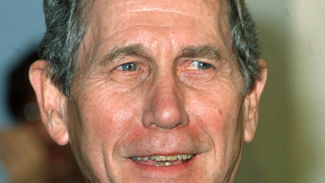 Der amerikanische Gitarrist Chet Atkins. Er starb am 30.6.2001 im Alter von 77 Jahren. Der amerikanische Gitarrist Chet Atkins. Er starb am 30.6.2001 im Alter von 77 Jahren.