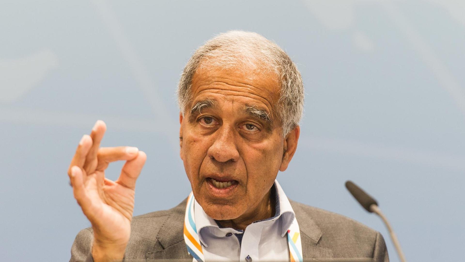 Mojib Latif, Vorsitzender des Deutschen Klima-Konsortiums äußert sich am 06.07.2017 vor Beginn des G20-Gipfels in Hamburg zu Klimafakten. Mojib Latif, Vorsitzender des Deutschen Klima-Konsortiums äußert sich am 06.07.2017 vor Beginn des G20-Gipfels in Hamburg zu Klimafakten.