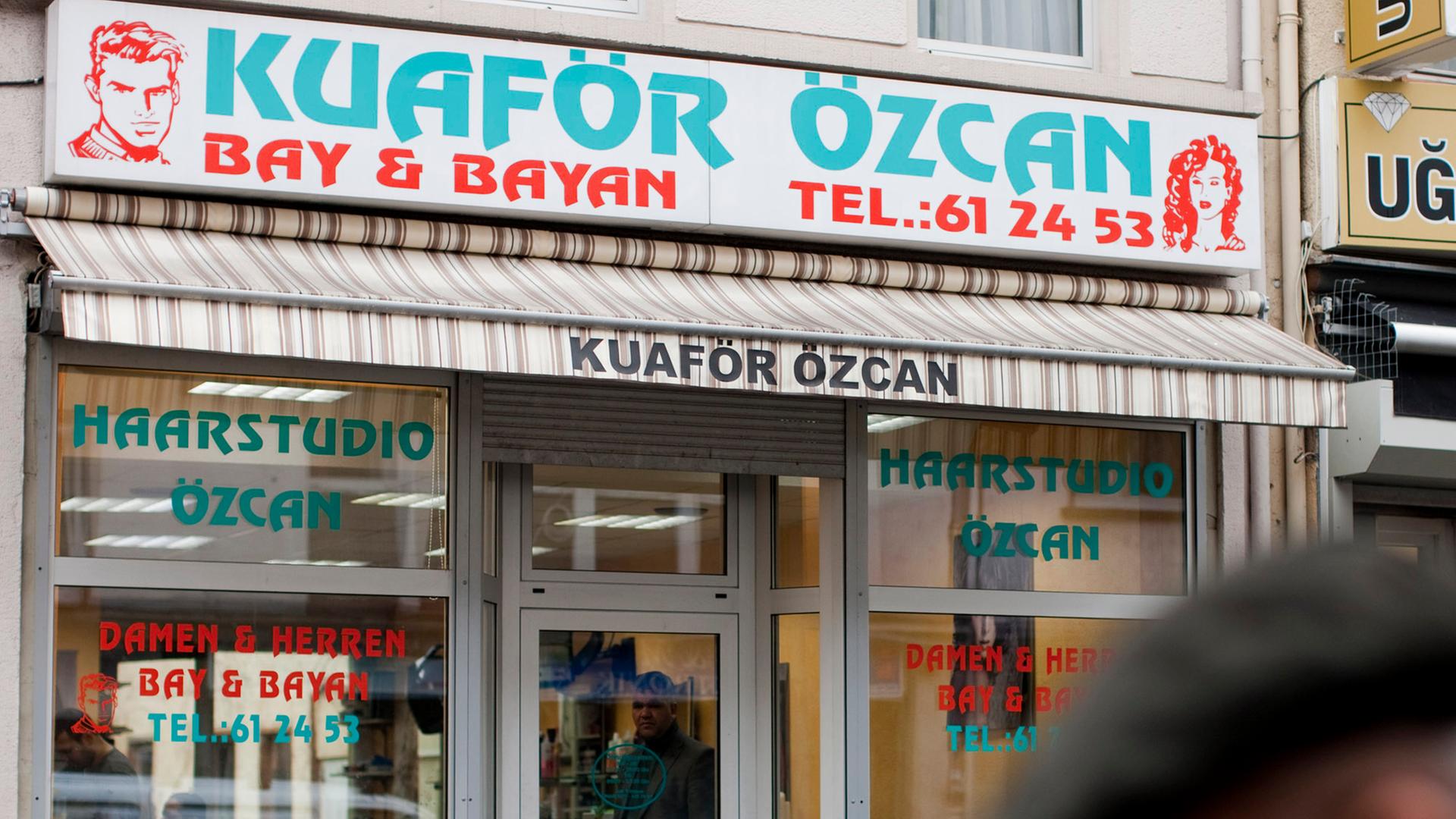 Vor diesem Frisörladen in der Keupstraße explodierte die Nagelbombe. Vor diesem Frisörladen in der Keupstraße explodierte die Nagelbombe.